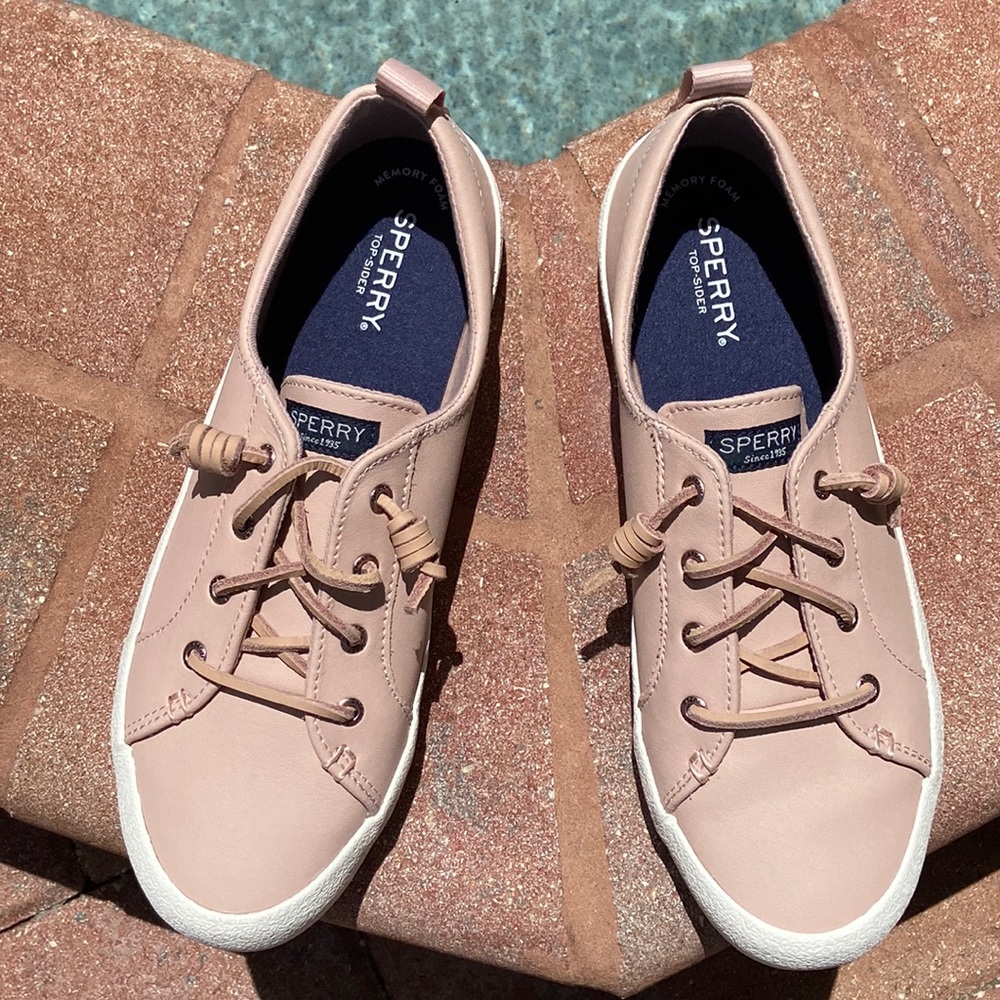 NWOT Sperry Crest Vibe leather sneakers. Rose Dust. Never worn.